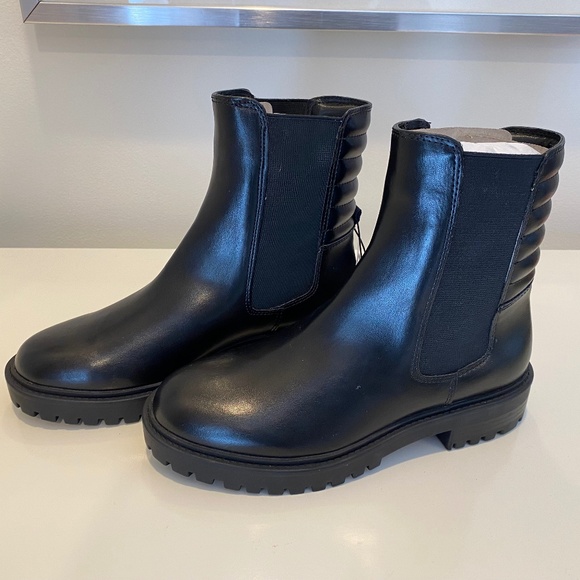 *NWT* Chelsea Boots - Black - Sz 6 - Picture 1 of 13